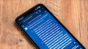 El sitio web de ChatGPT se abre en un teléfono