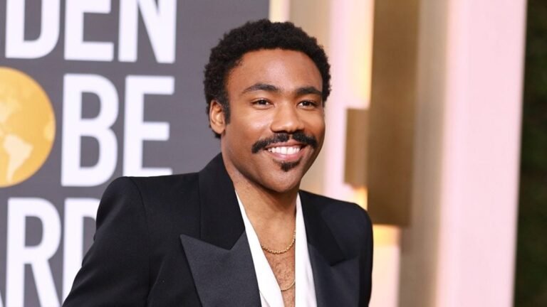  Donald Glover lanza su primer vistazo de 007 a 'Mr.  y un reinicio de Mrs. Smith