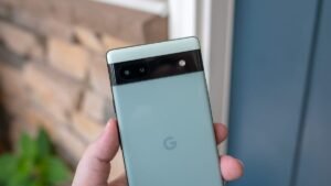 La parte trasera del Google Pixel 6a y la banda de la cámara