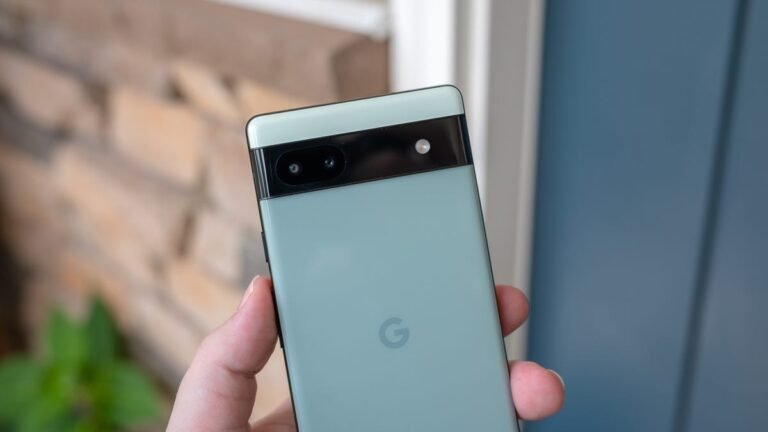 La parte trasera del Google Pixel 6a y la banda de la cámara