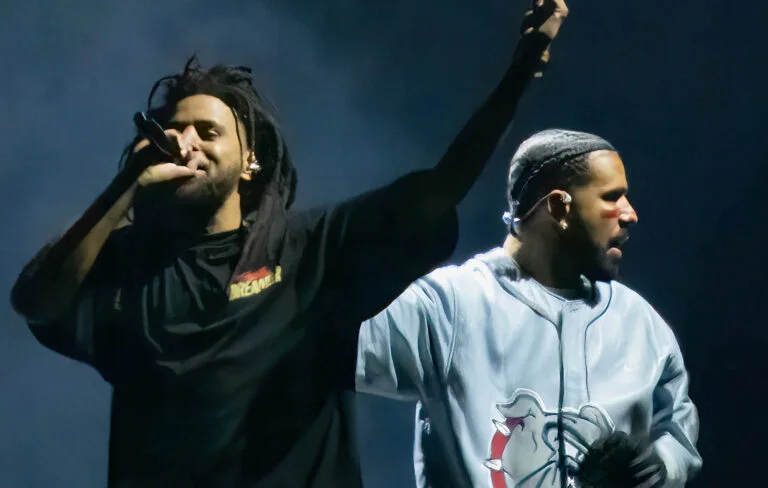 J. Cole se une a Drake en el concierto de Montreal en lugar del ausente 21 Savage