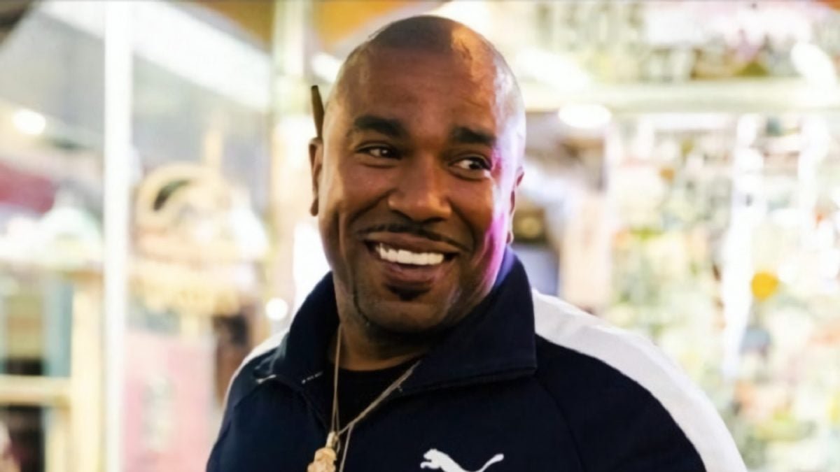 NORE llora durante la celebración del 25 aniversario del álbum debut