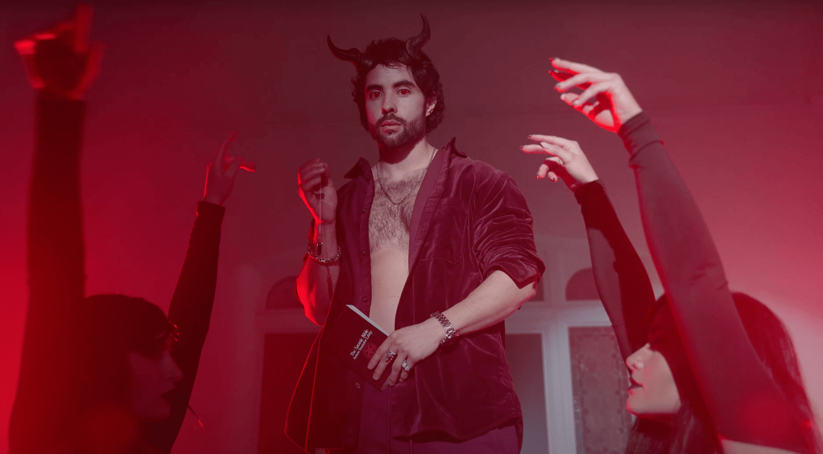 ero808 lanza un tentador nuevo EP 'A NECESSARY EVIL'